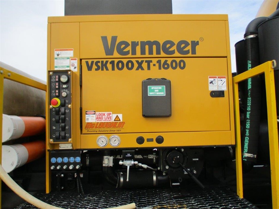 3.10ct Columbian Emerald & Dia. 0.55ct 44 Stones Round G/SI Earrings 18K