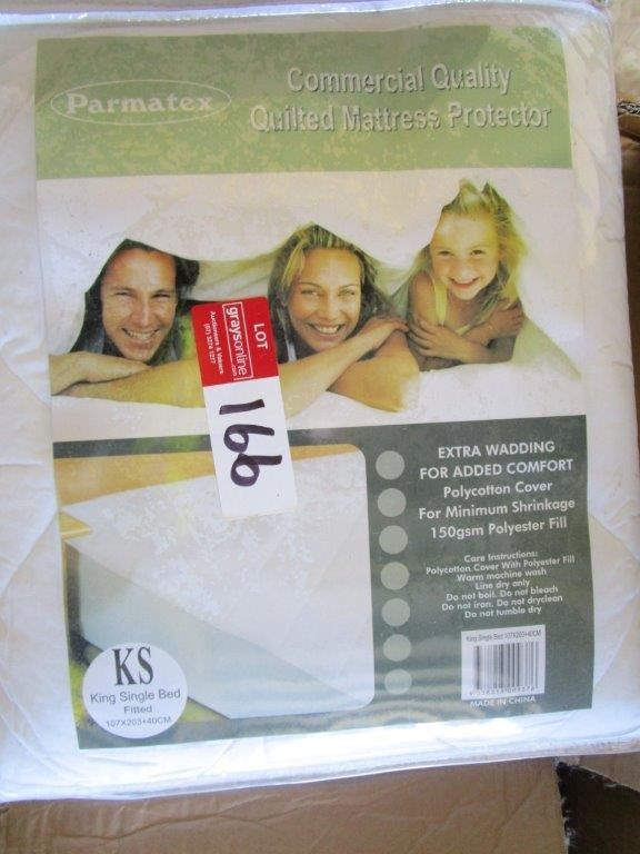 9K Yellow Gold MINI INITIAL 'M' Bracelet 15.5-19cm