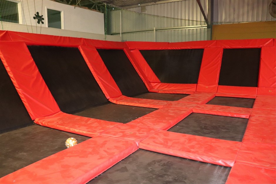 9K Yellow Gold FACETED SKY BRACELETUE TOPAZ HUGGIE EARRINGS