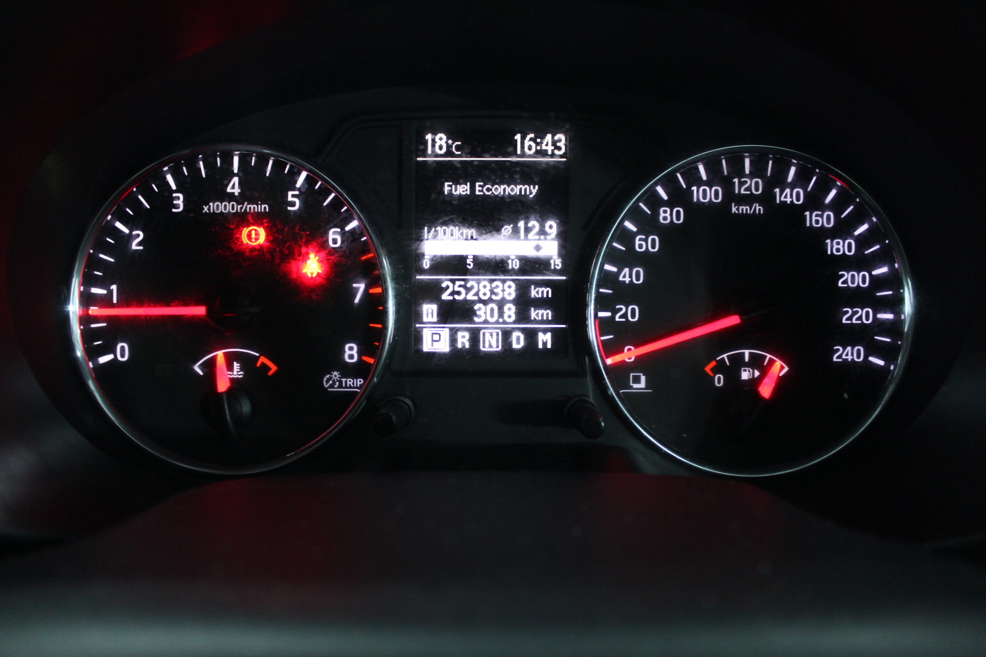 9K Yellow Gold 0.06ct HI SI DIAMOND TSAVORITE RING