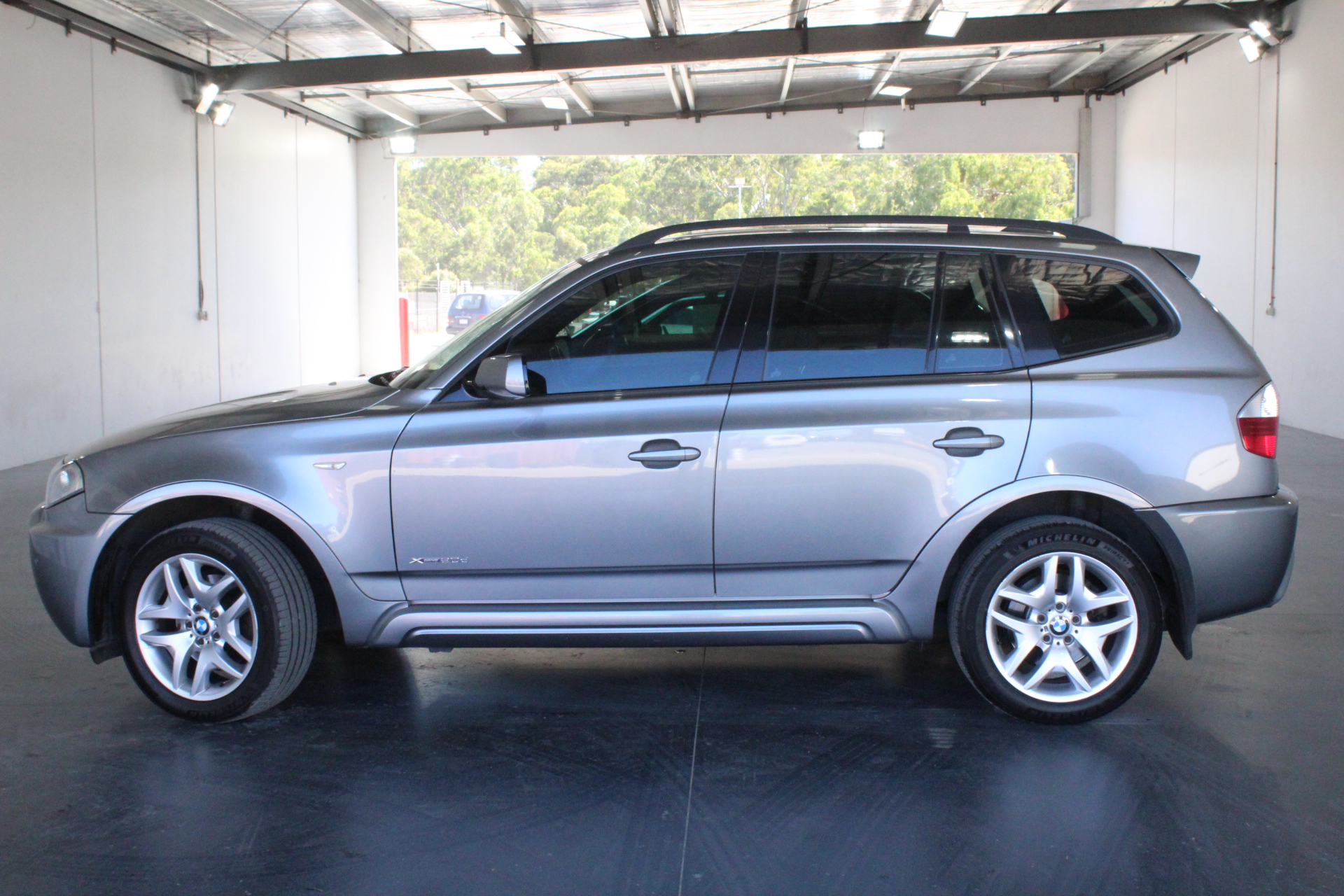 9K WHITE GOLD 0.10ct F VS LAB DIAMOND MARQ OFFSET RING