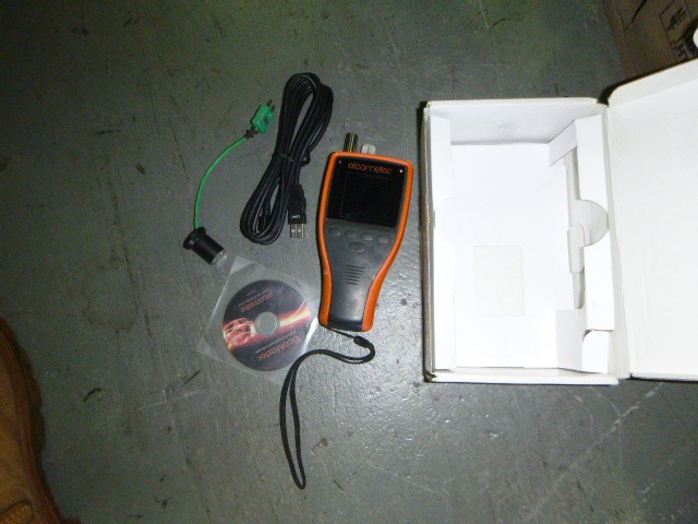 ENGLISH LAUNDRY Men's Flat Front Short, Size 42, 98% Cotton, Light Blue.  B