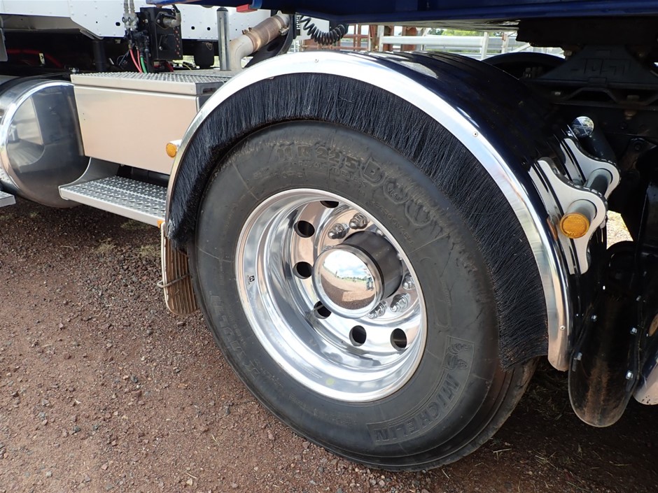 WILD RHINO Men's Fiasco Sneaker, White, UK 9 / EU 43/US 10.  Buyers Note -