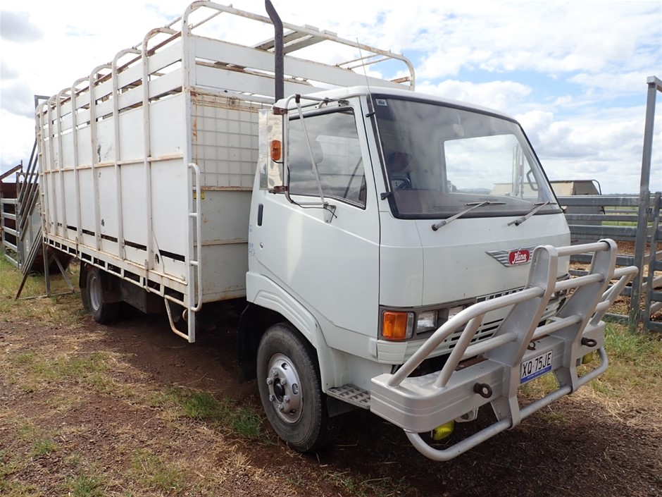 1966 Australia Silver Queen Elizabeth coin & 0.10 Xag silver bar x 4