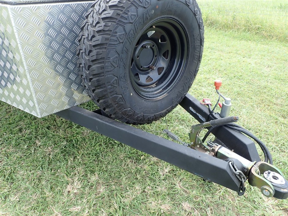 AMAZON BASICS 2-Door Collapsible Soft-Sided Folding Travel Crate Dog Kennel