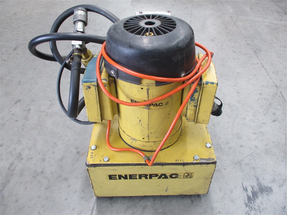 Byrne Estate Gown Shiraz Cabernet 2021 (12x 750mL) SA