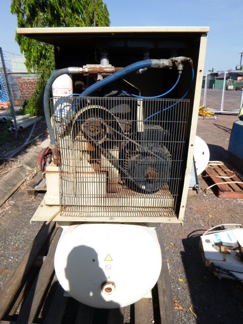 New in Box Sink Mixer Tap, Brass, Chrome Finish - Quantity 1