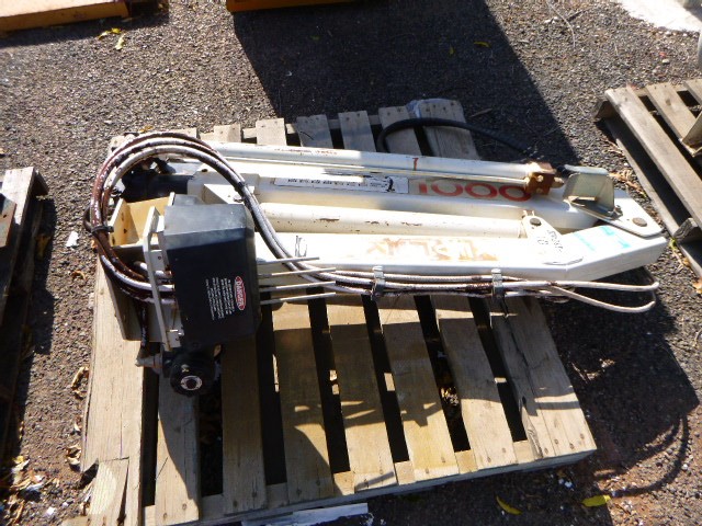 Large Quality Carry Case Comprising Dyna Bolts & More