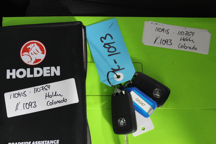 AMAZON BASICS 3-Piece Full Coverage Odorless Rubber Floor Mat for Cars, SUV