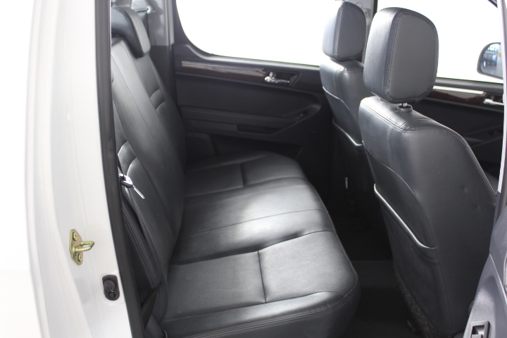 4 x Bow Shackles, WLL 4.7T, Screw Pin Type, Grade S. Yellow Pin.