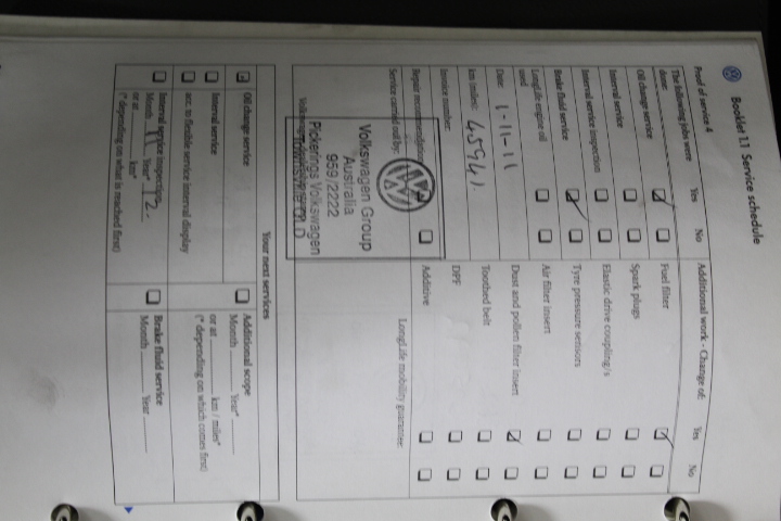 4 x Assorted Apple Accessories: 2 x Apple AirTag (1st Gen) Item Tracker. 1