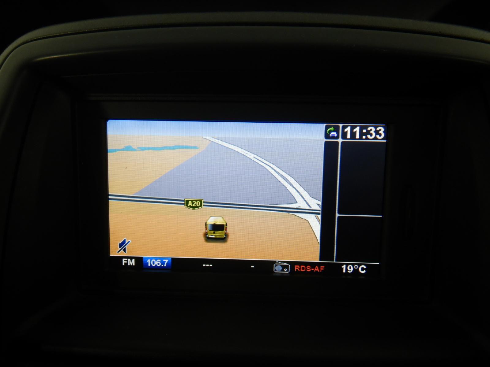 APPLE MACBOOK AIR (A1466)(EMC2925) Laptop I5-5250U 8GBRAM/128GB