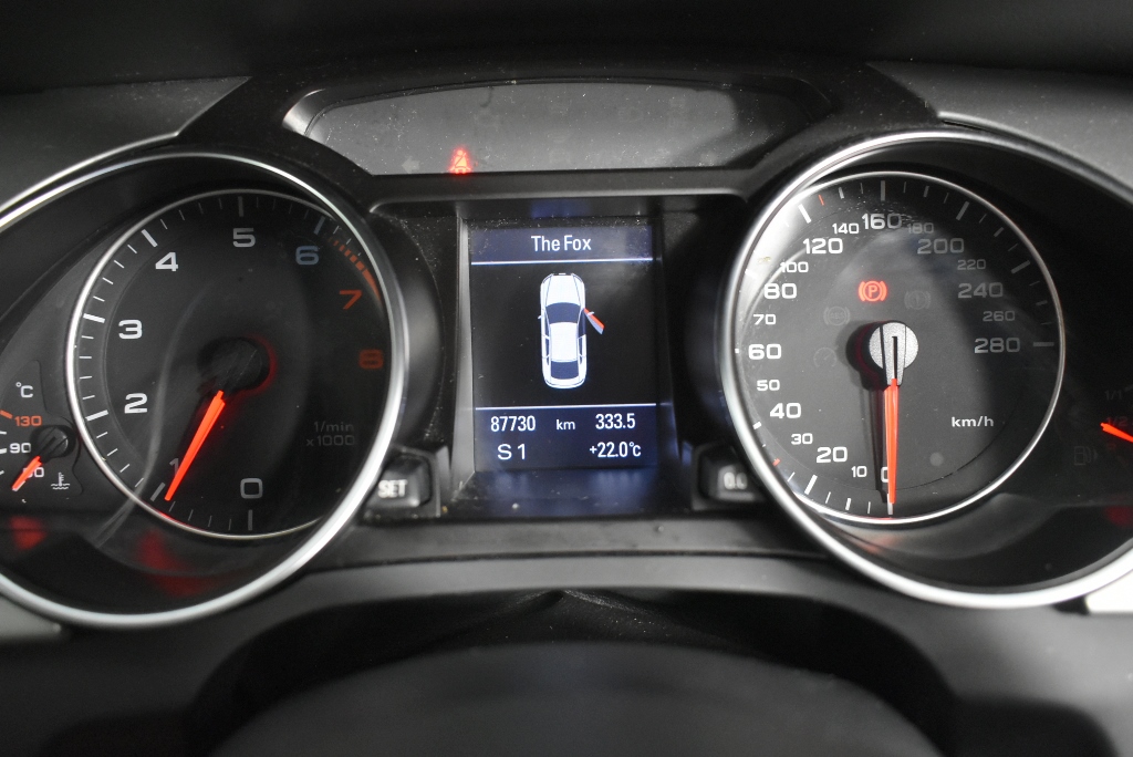 LACOSTE Men's Essential Slim Bermuda Short, Size US33 / FR42, 97% Cotton, B