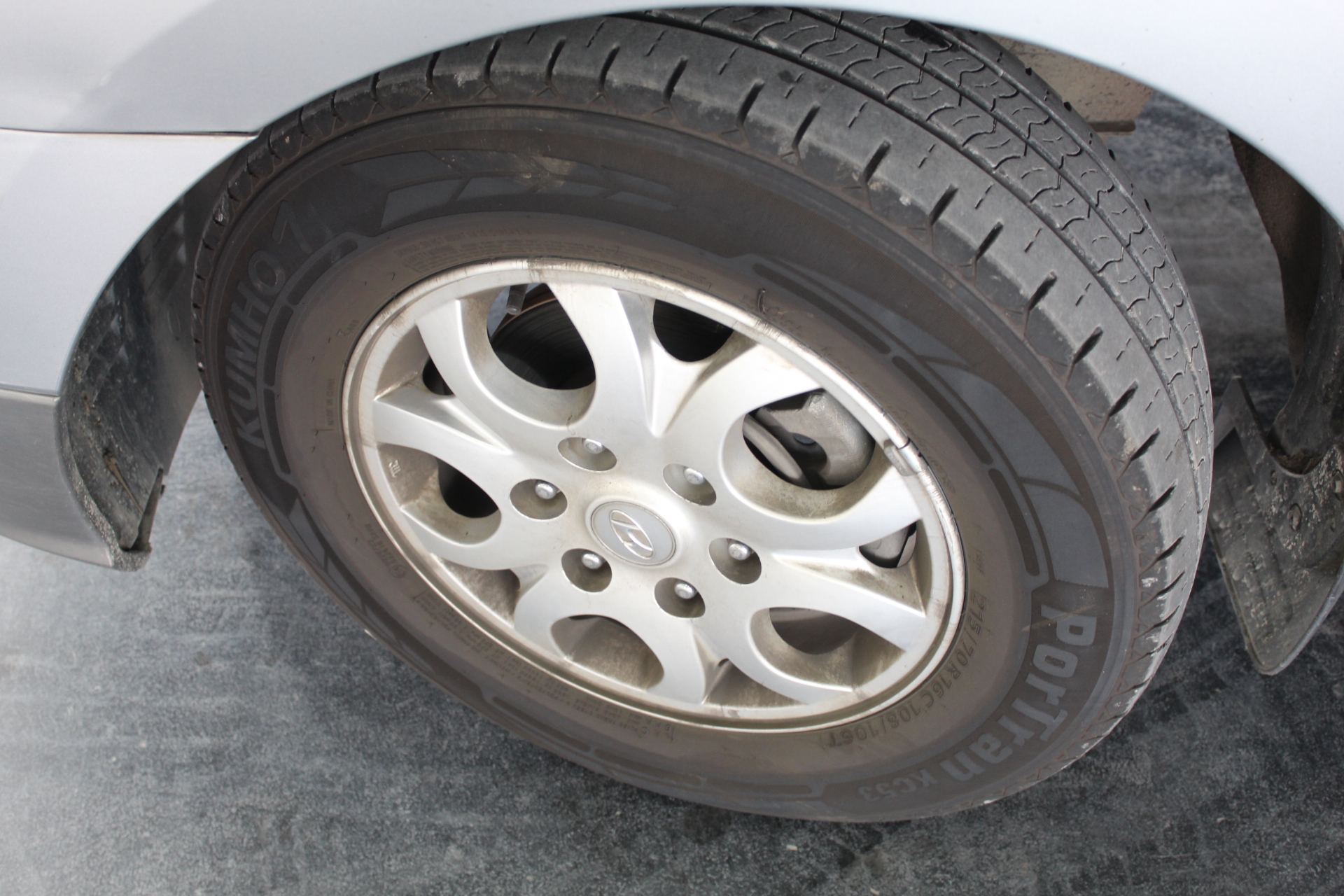 Duchesse De Paris Brut Blanc De Blancs NV (6x 750mL), France.