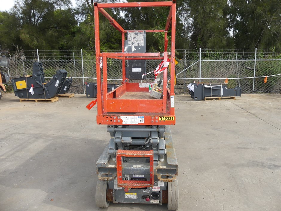 4.04 Carats Reddish Pink Garnet Pair