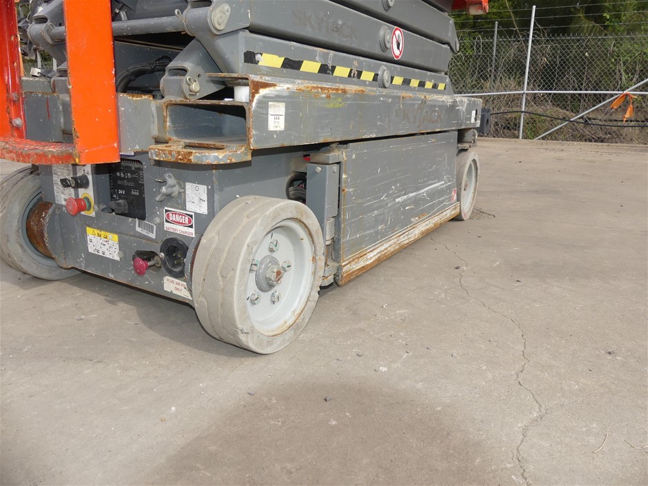 3.39 Carats Reddish Pink Garnet Pair