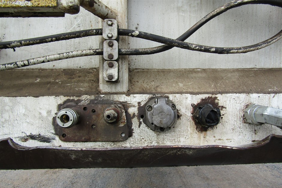 DICKIES Men's 6pk Dri-tech Moisture Control Crew Socks, Size 6-12, White.