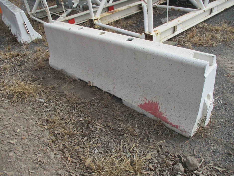 PUMA Men's Shuffle Shoes, Size US8.5/UK7.5, White/Navy, 30966824.  Buyers N