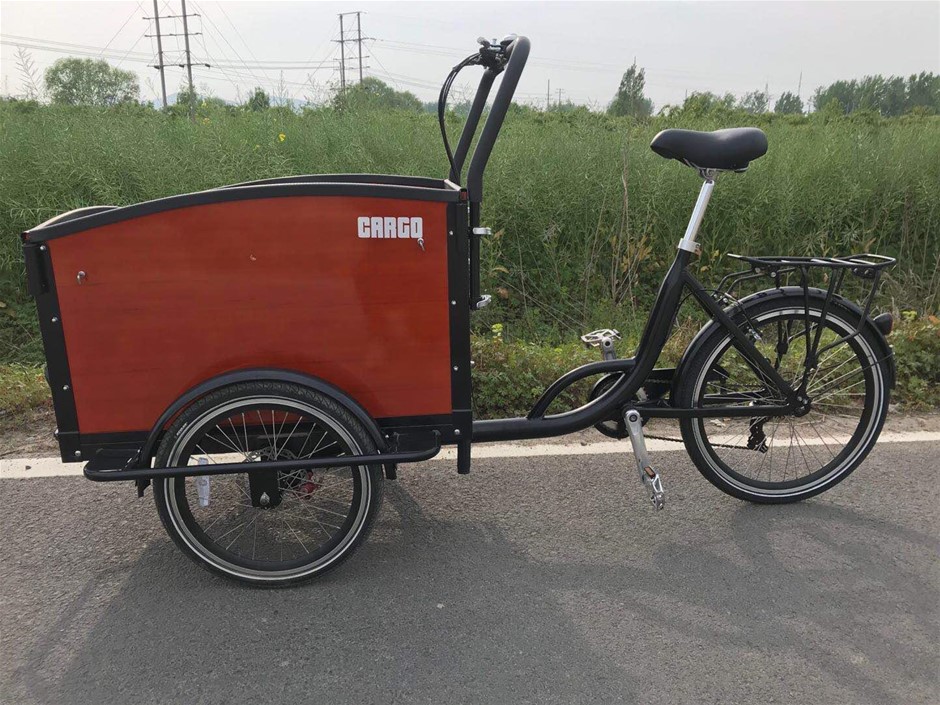 SIGNATURE Women's Shearling Slippers, Size US9, Caribou.  Buyers Note - Dis