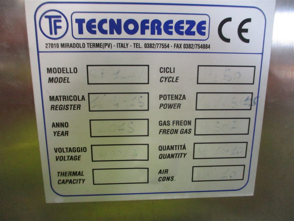 VORNADO Strata Compact Oscillating Tower Fan with Remote Control.