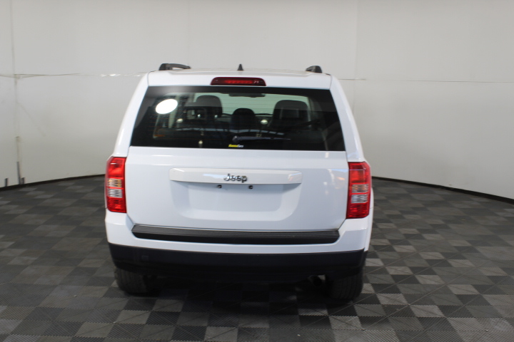 Classic Rhodium Plated Plain Heart Locket