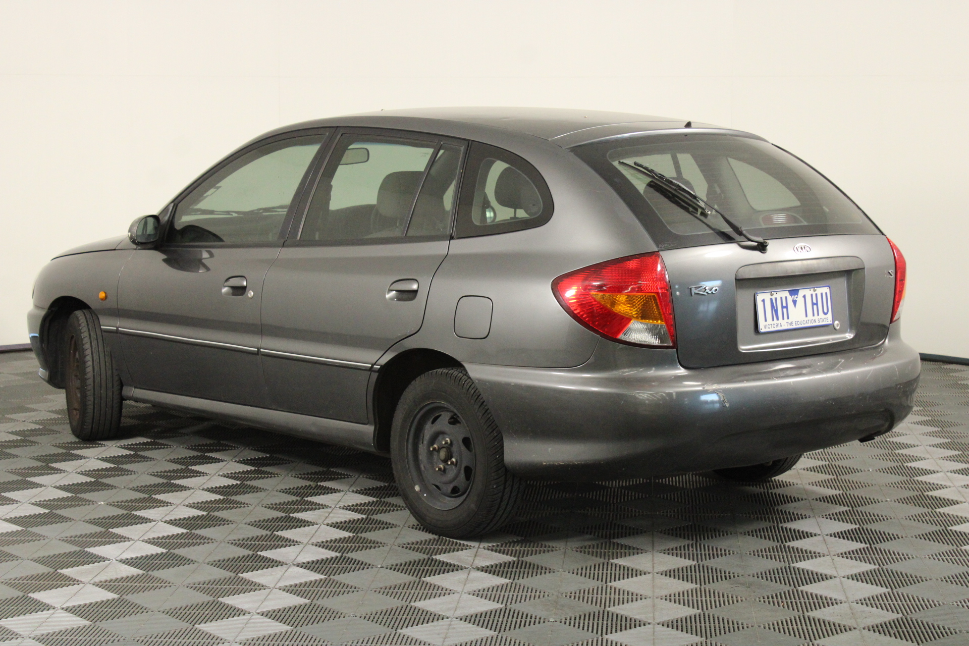 <p>Holding Stilling Tank in Cage</p>