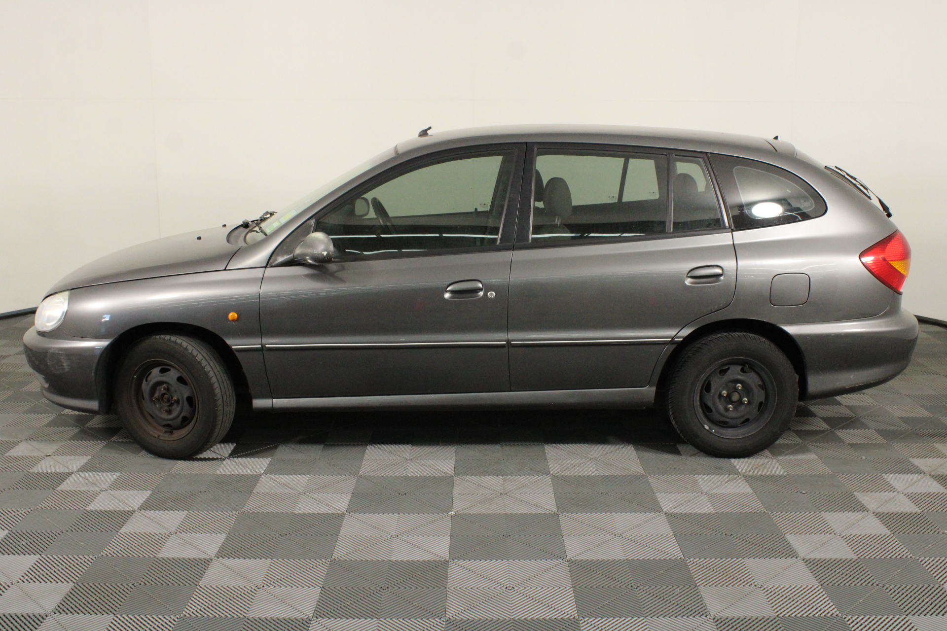 <p>Crate with Fencing and Chicken Wire</p>