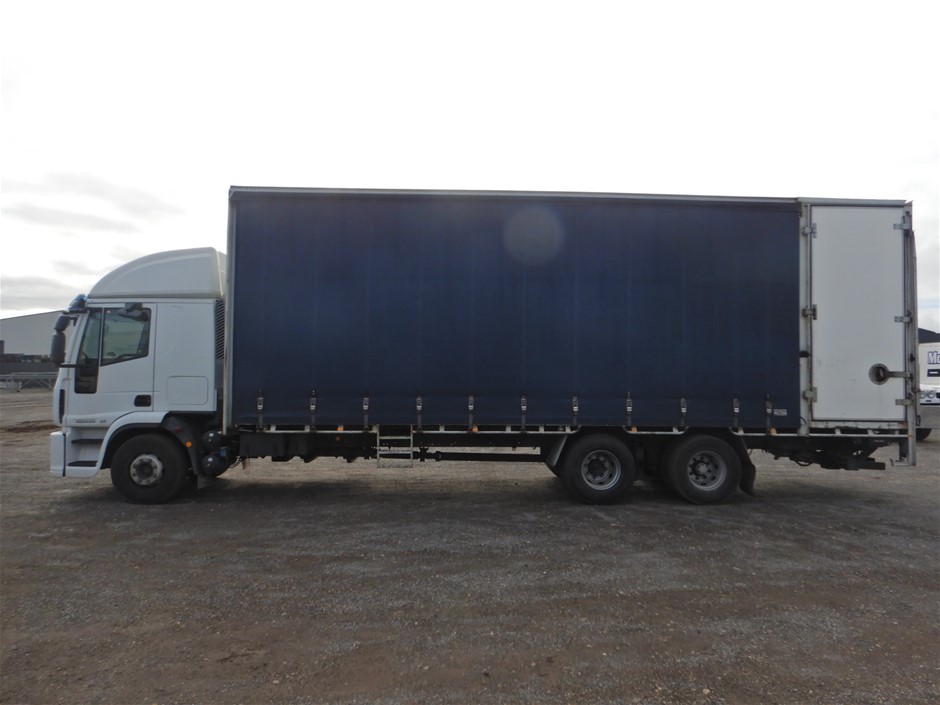 100 Piece Cake Decorating Kit