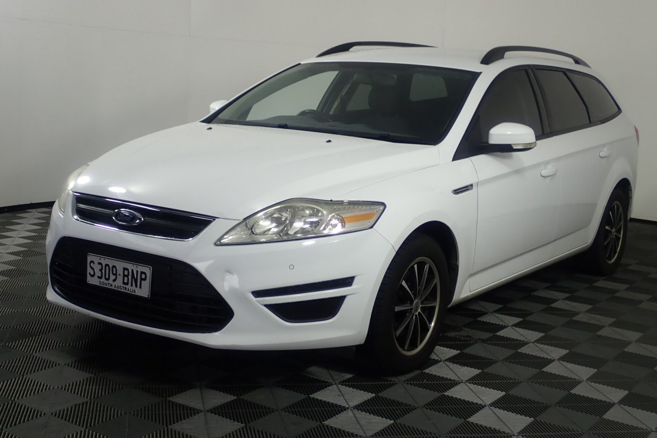 Elegant 18K White Gold plated Simulated Diamond and Champagen Cz