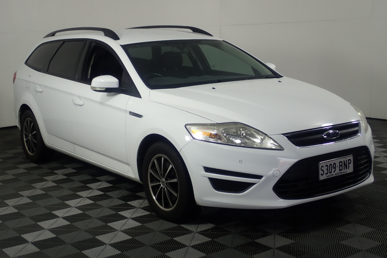 Elegant 18K White and Yellow Gold plated Simulated Diamond Ring Size 7