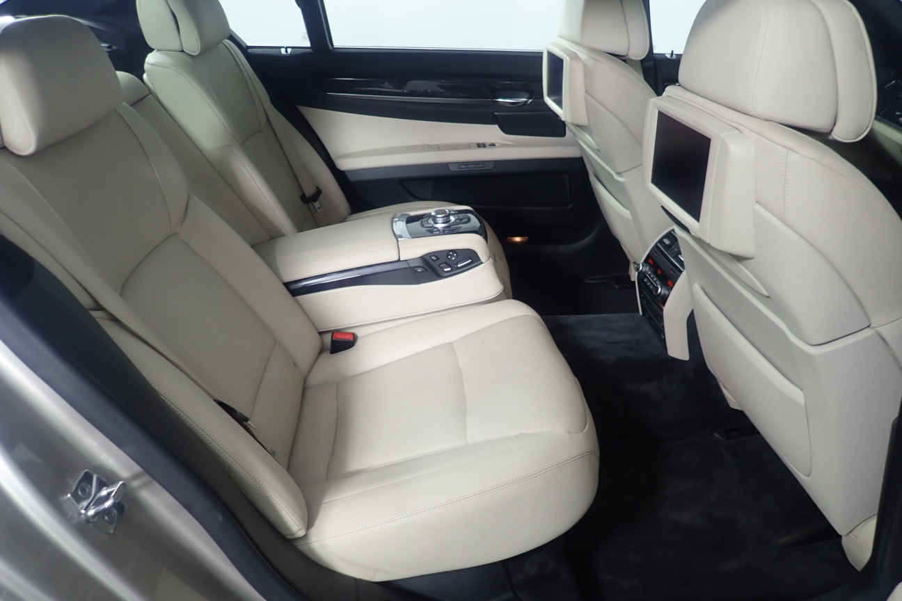 <p>2018 Hino 300 series 2 c/cab wide 1 4 x 2 Tray Body Truck</p>