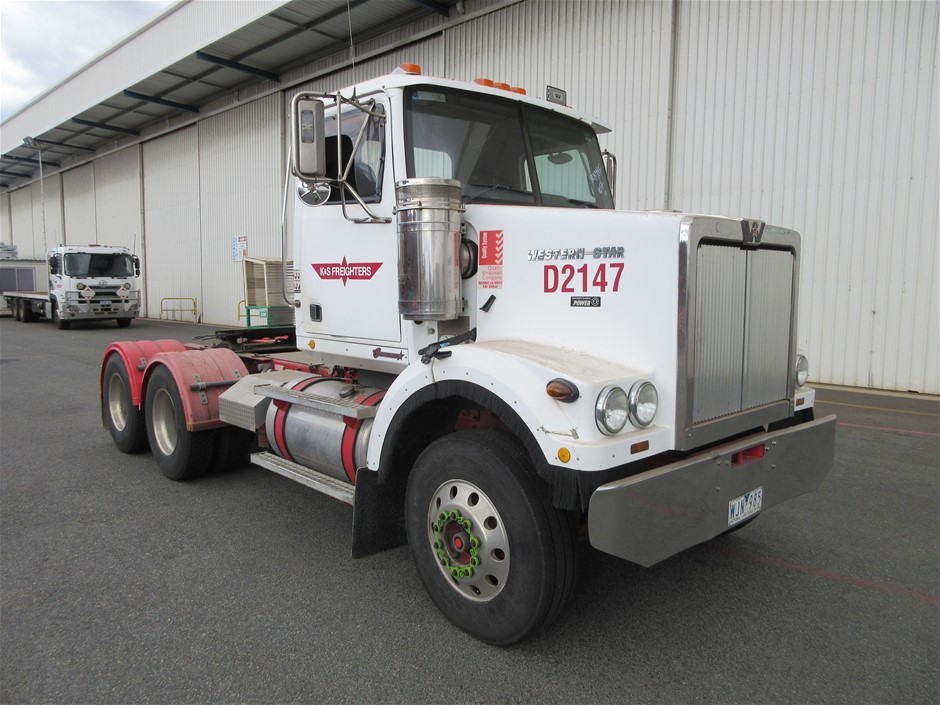 1/10 Oz 999.5 Silver Red Kangaroo & Joey 2025 Australian Bullion Merchants