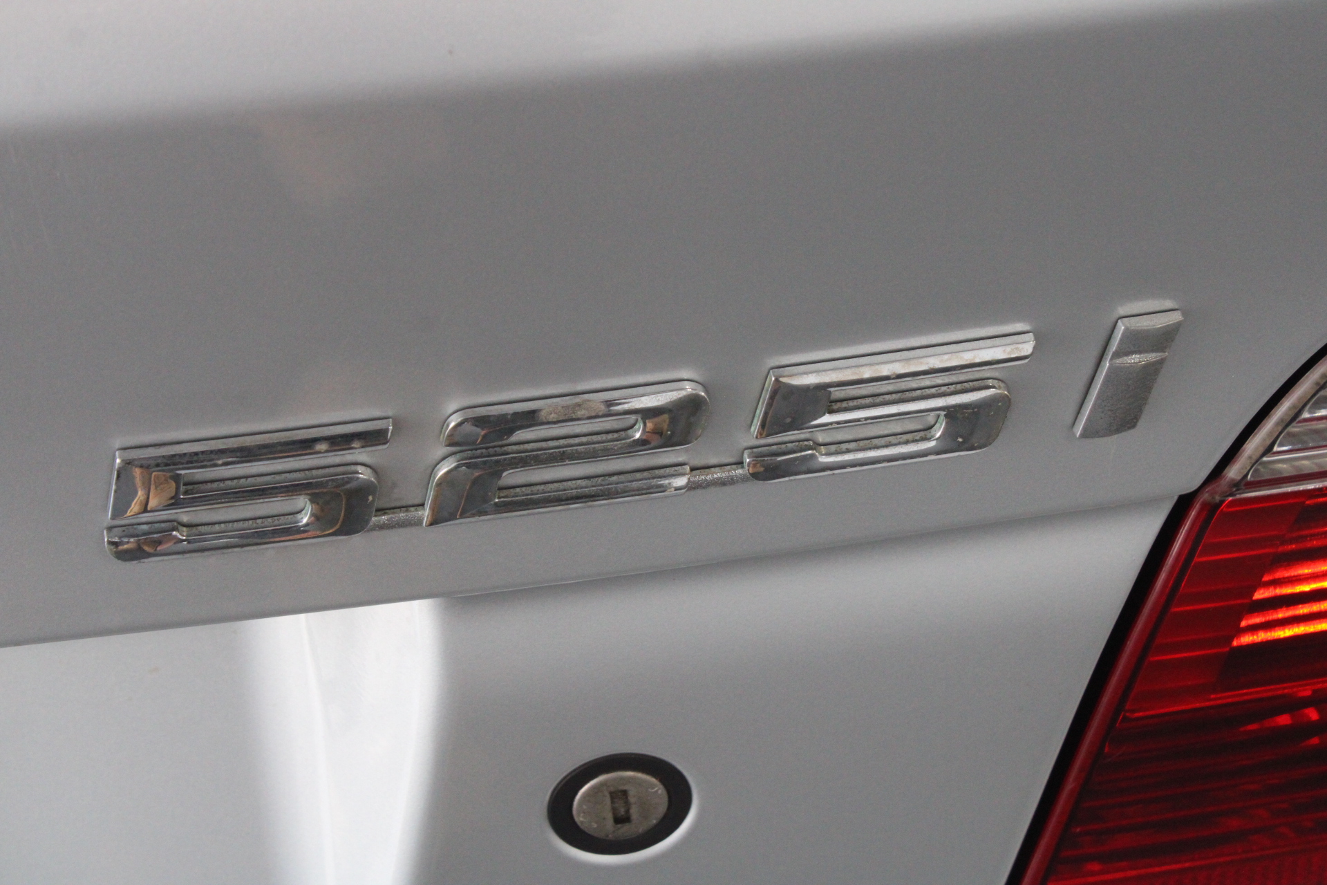 0.12 carat white round 4 diamond