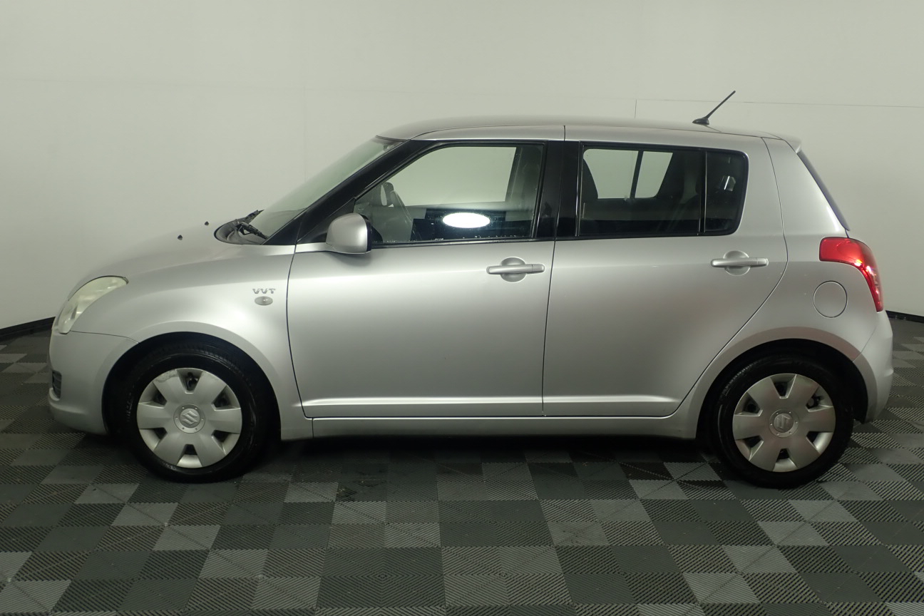 2012- 1 Ounce "Year Of The Dragon" Coin in 999 Fine Silver in Capsule