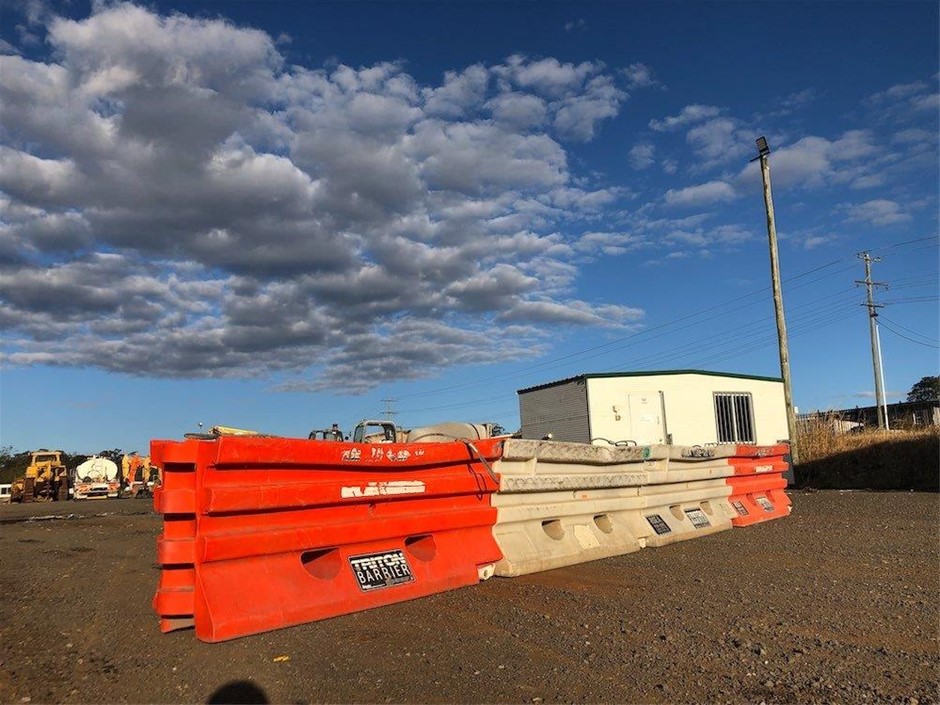 <p>4 Drawer Filing Cabinets x4</p>