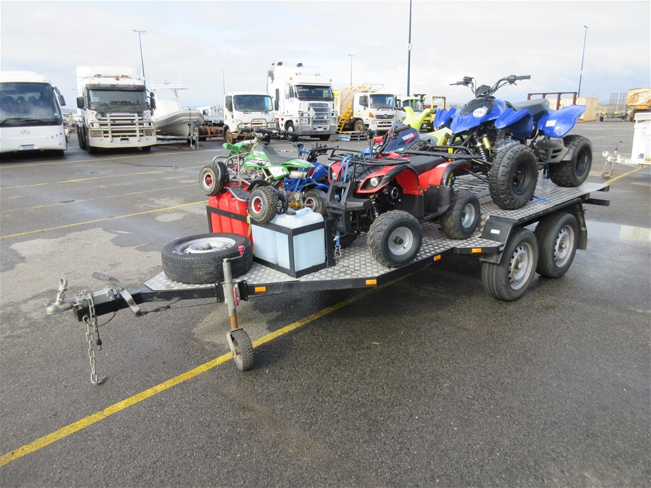 Men's Quartz Watch, with Simulated Diamonds & Multifunctional Dial