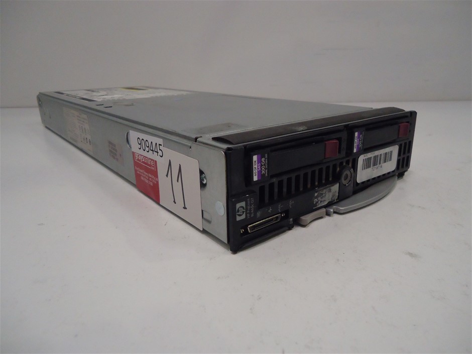 BULK PACK - 10 x 5mm Christmas Earrings (5 x Green, 5 x red)