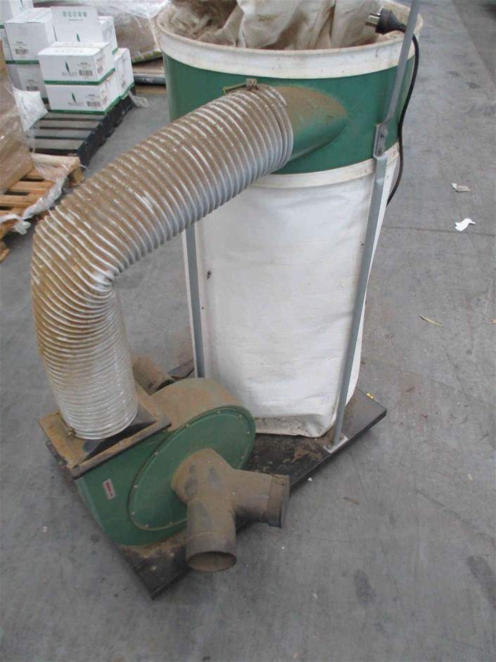 Designer Floral Necklace in Gold