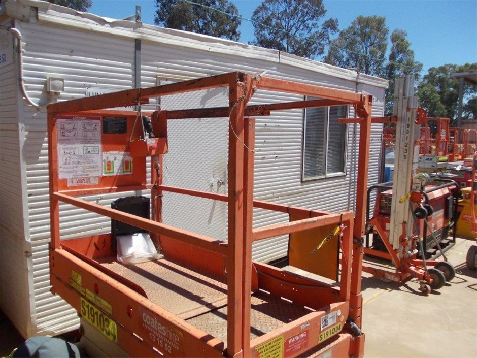 Quantity of 1 17.5-25 Earthmoving Tyre (Unused)