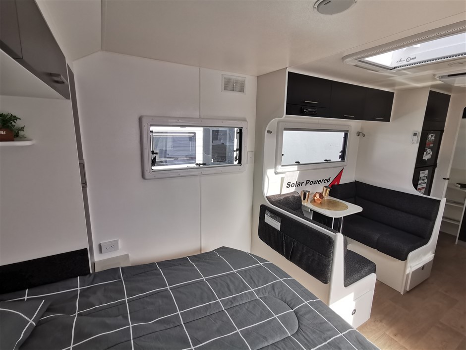 Brokenwood Cricket Pitch Red Cab Blend (6x 750mL).