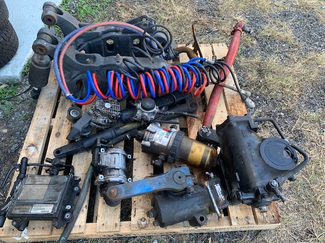 Wolf Blass Gold Label Cabernet Sauvignon 2013 (1x 1.5L), Barossa