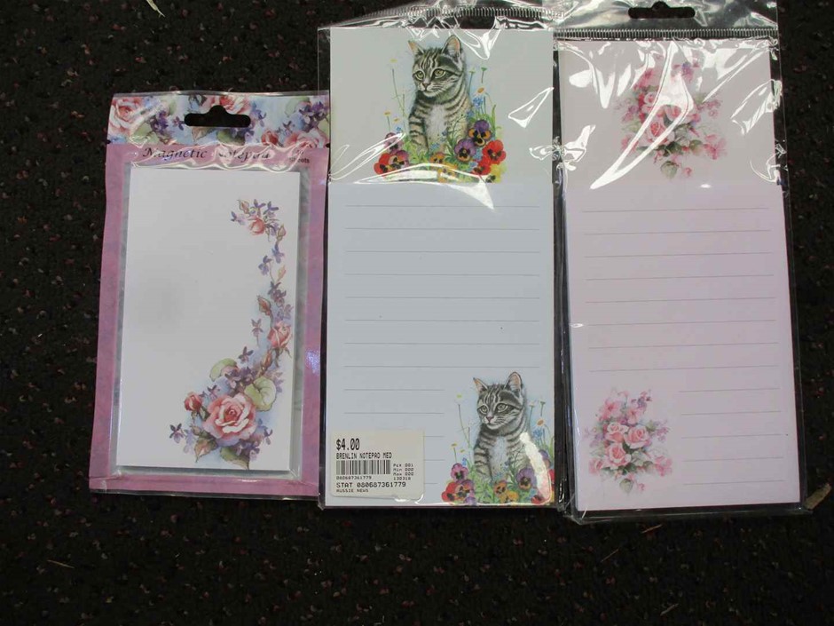 BRIGGS Women's Linen Short, Size XL, Dark Tan.  Buyers Note - Discount Frei