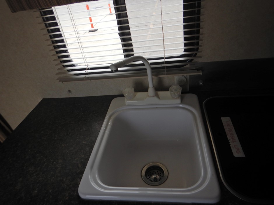 Brokenwood Cricket Pitch Red Cab Blend (6x 750mL).