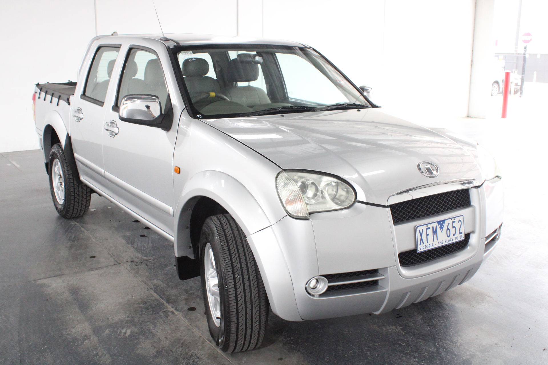 Large Work bench (Unused) with 12 drawers & 2 large storage cabinets
