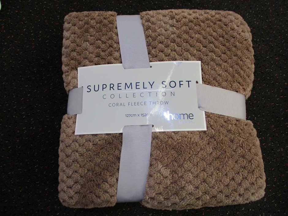 Designer Blue Love Heart Necklace & Earring Set in Silver