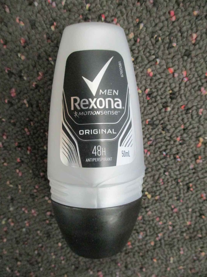 2 x AVEENO Daily Moisturising Body Wash 1L, Gentle Scent.