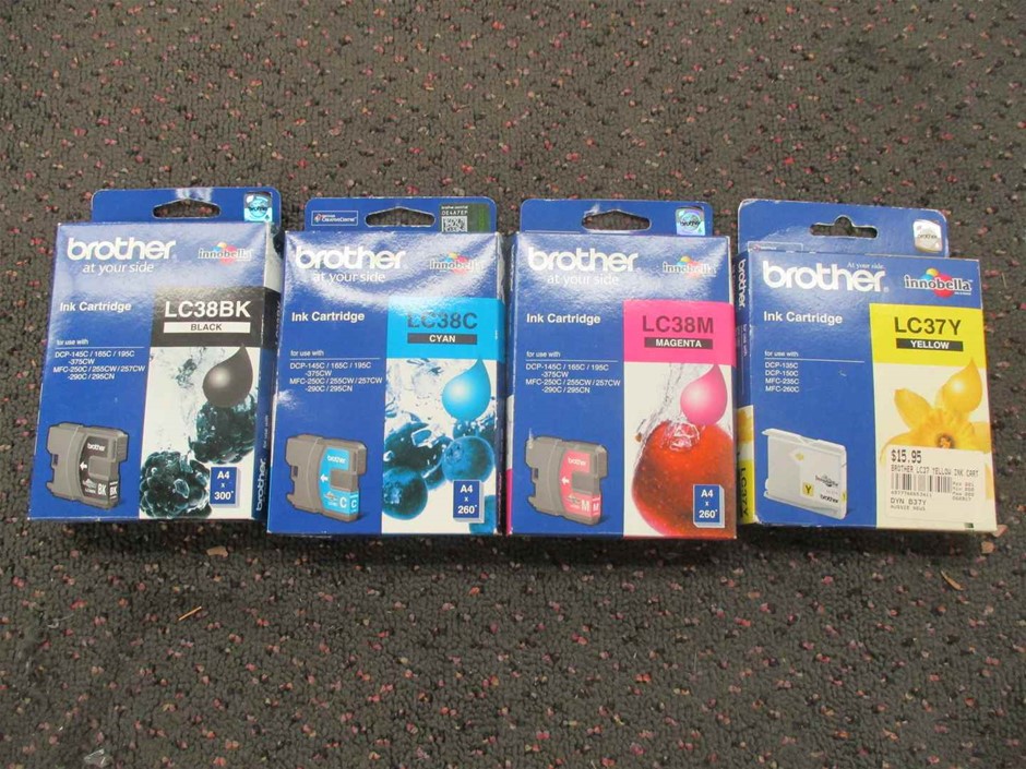 28 x DINE Wet Cat Food Inc: 14 x Cuts in Gravy w/ Lamb, 14 x Saucy Morsels