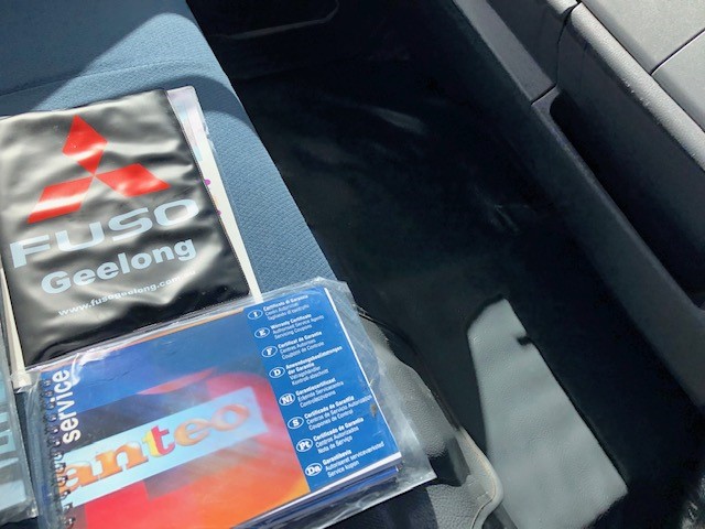 2005 Toyota Hiace LWB KDH200R Turbo Diesel Automatic Van