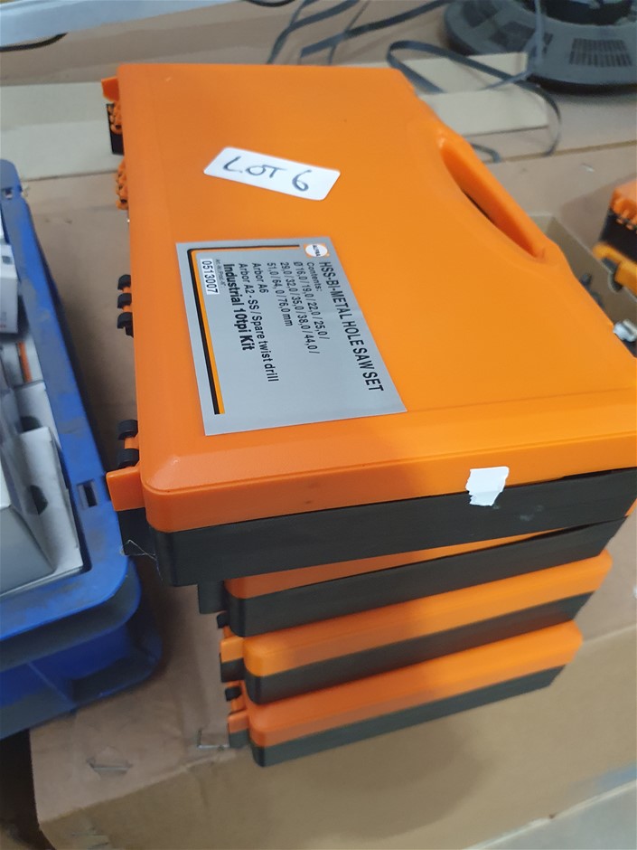 2 x Bag of 50pc NESTLE KitKat Bulk Pack, 700g. NB: Damaged packaging.