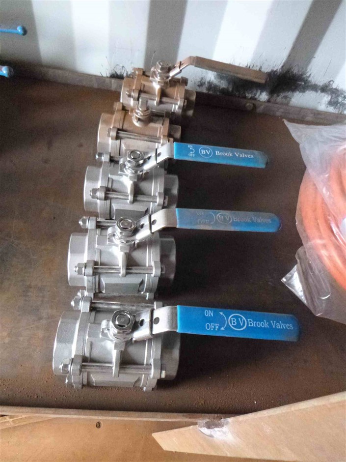 DEWPLANTER Automatic Watering Planter Box, 15 x 16.5 x 14cm, White.